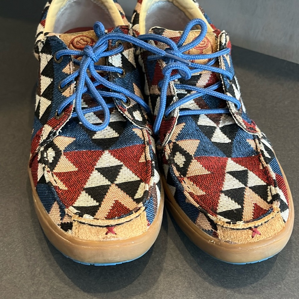 Twisted X lace up